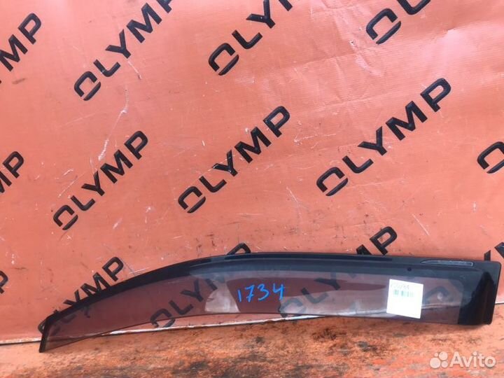 Ветровик передний левый Toyota Voxy ZRR70 3ZR-FE