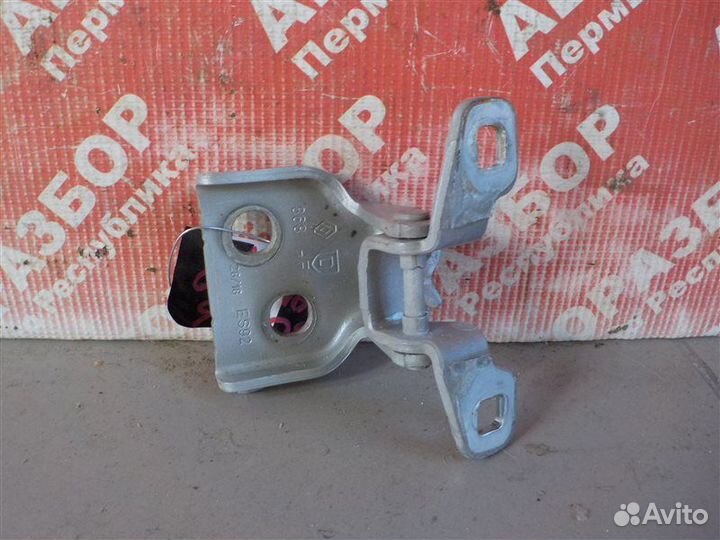 Петля двери нижняя передняя правая Renault Sandero