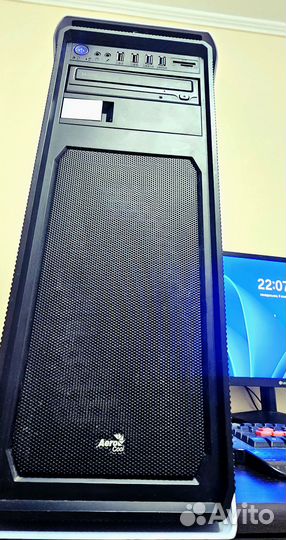 Настольный компьютер в сборе