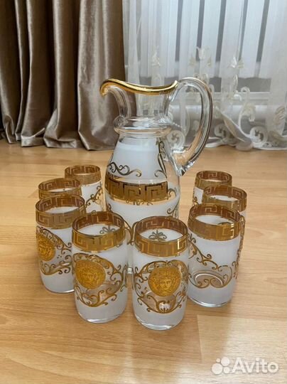 Кувшин и бокалы