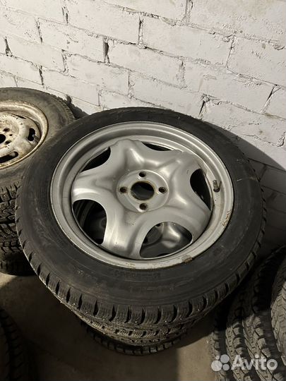 Зима на Лада Х-Рэй Нокиан R16