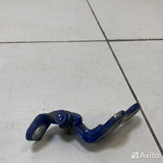 Петля двери задней левой нижняя Ford Focus 1 DNW