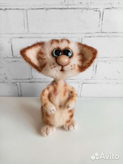 Милый котик. Вязаная интерьерная игрушка