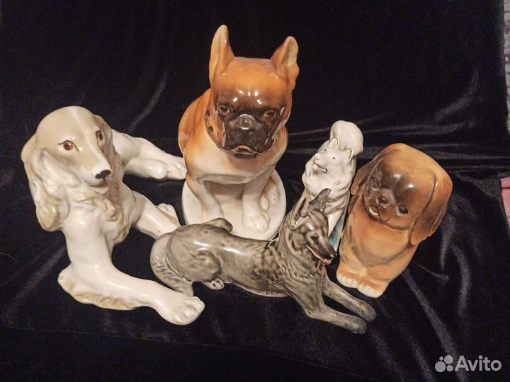 Фарфоровые статуэтки (собаки)