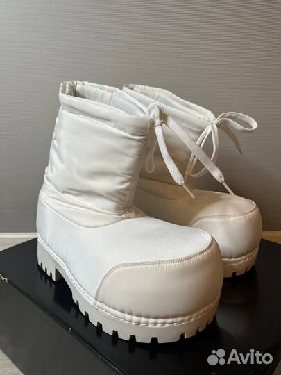 Balenciga Alaska boots