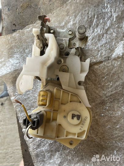 Замок задней двери Honda