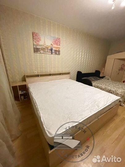 Кровать двуспальная с матрасом