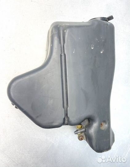 Мицубиси L300 Бачок омывателя