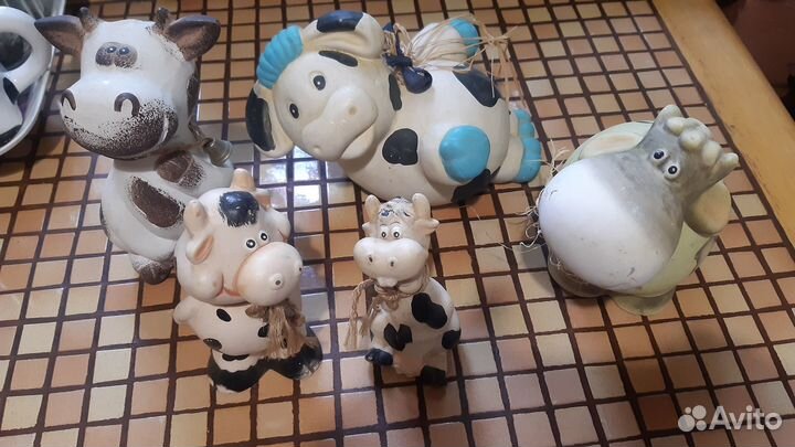 Фигурки коровы,бычки.Копилки,кружки
