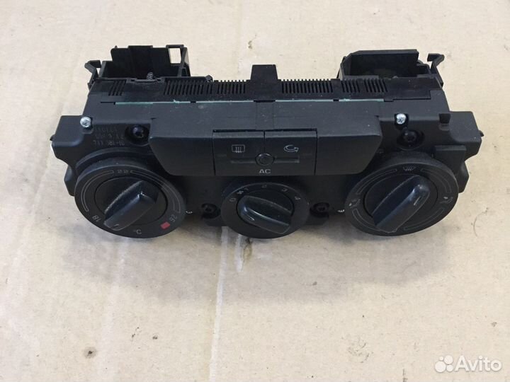 Блок управления печкой Skoda Octavia A5 (3290)