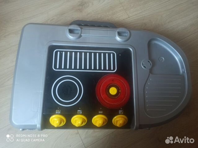 Продаю детскую кухню с набором посуды