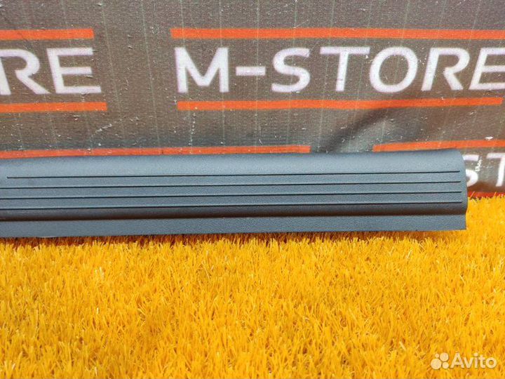 Накладка на порог салона передняя левая