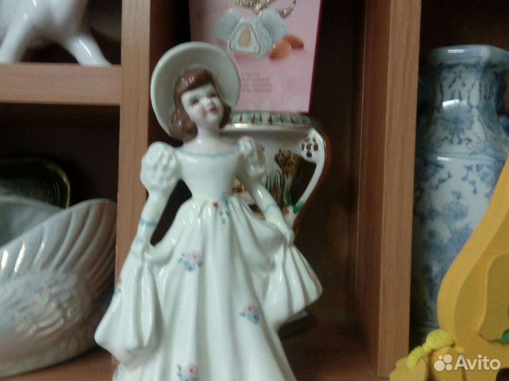 Скарлет фарфоровая статуэтка США