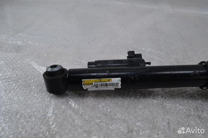 Б/У Стойка амортизации задняя правая Mercedes W167