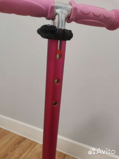 Трехколесный самокат розовый