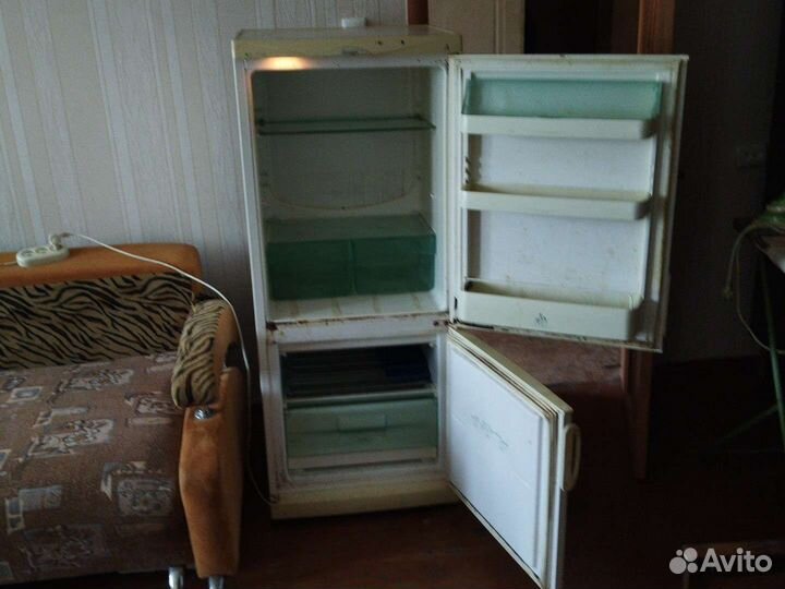 Холодильник на запчасти Snaige