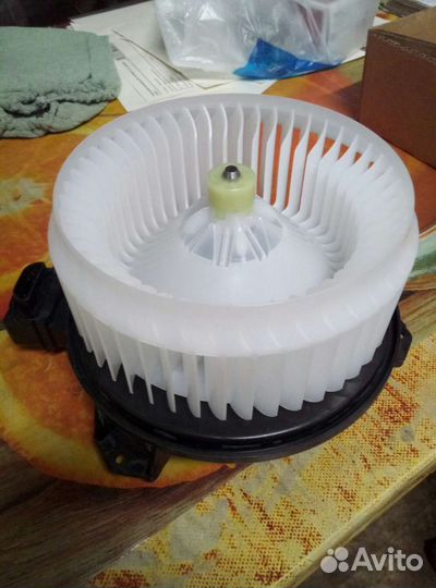 Мотор отопителя chrysler,dodge, honda 68004195AA