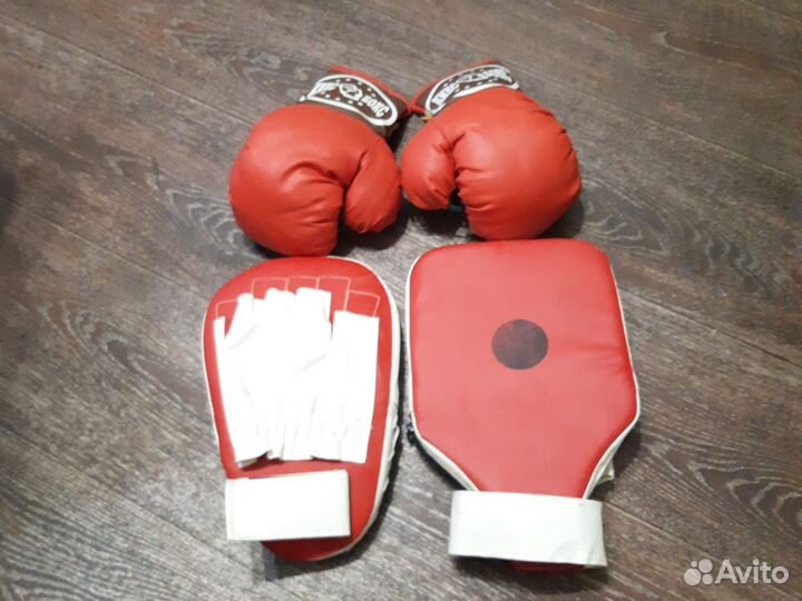Боксерские перчатки