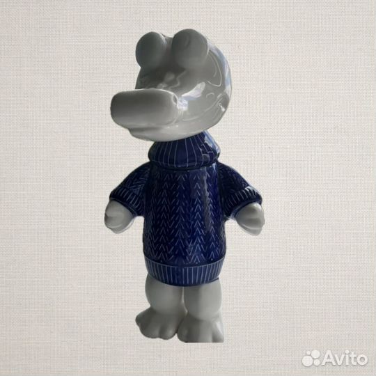 Фигурка из фарфора