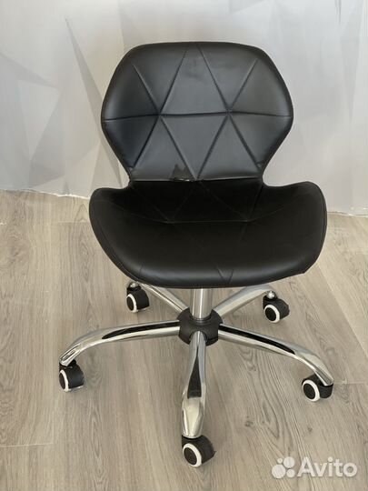 Кресло для мастера маникюра