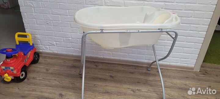 Детская ванночка с подставкой