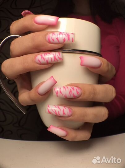 Маникюр с покрытием гель-лаком