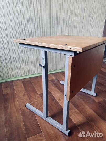 Школьная парта