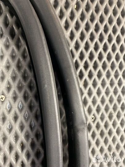 Уплотнительная резинка передняя Bmw X5 E53 M54