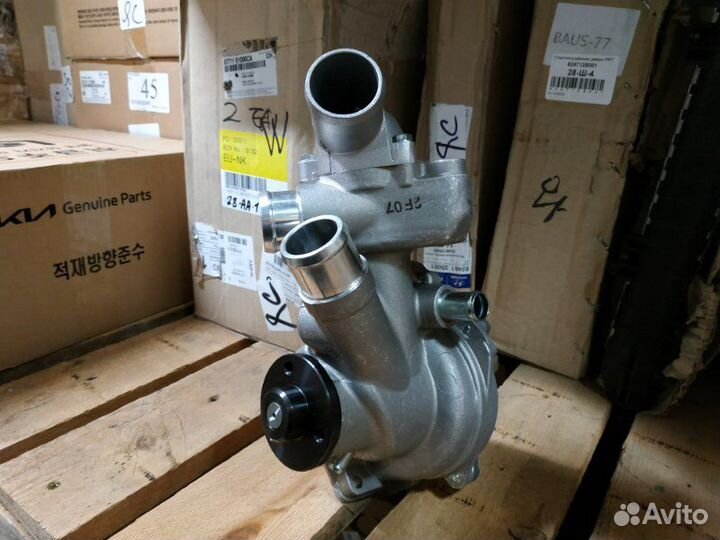 Помпа водяная новая Ssang Yong Rexton