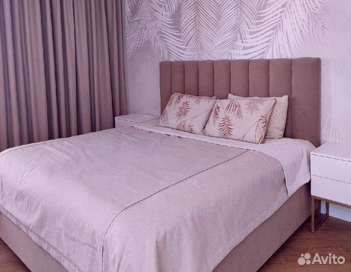 Кровать с мягким изголовьем