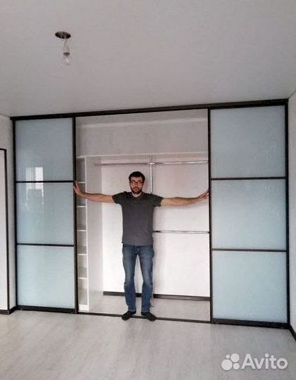 Книжный шкаф