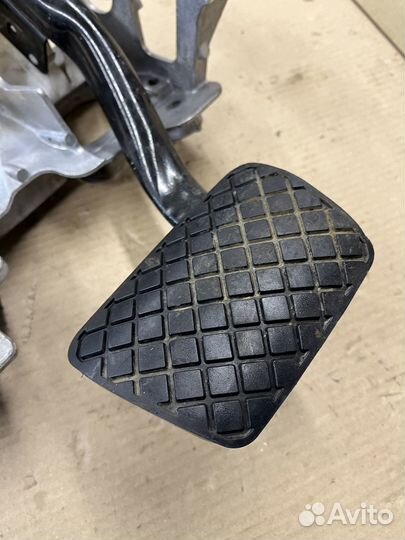 Педаль тормоза с кронштейном Ауди А4 Б9