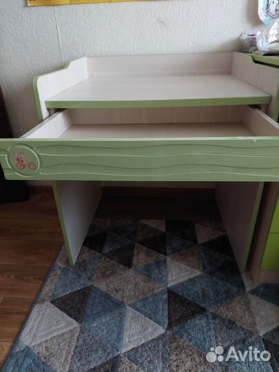 Продам детский стол