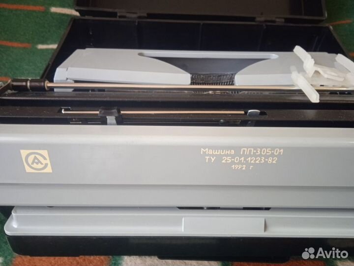 Печатная машинка любава, русский шрифт, винтаж