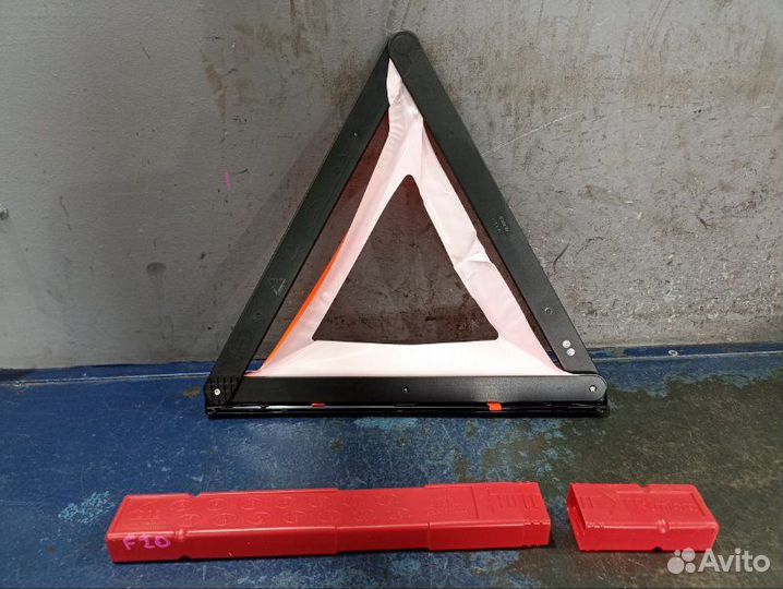 Знак аварийной остановки Bmw 1 F20