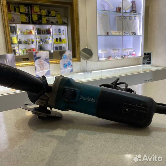 Ушм Makita 9555HN, 710 Вт