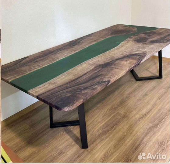 Компьютерный стол 'Thoughtful Cheese'