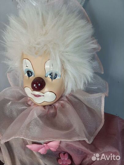 Фарфоровая кукла клоун