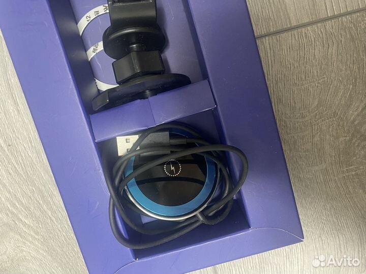 Беспроводная зарядка на авто