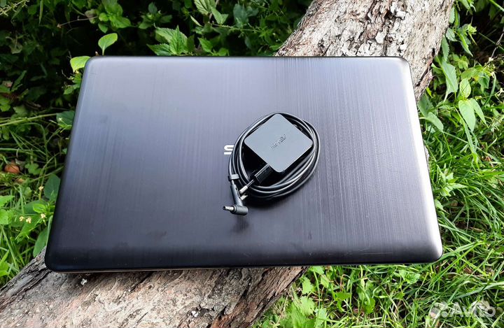 Ноутбук Asus R540U
