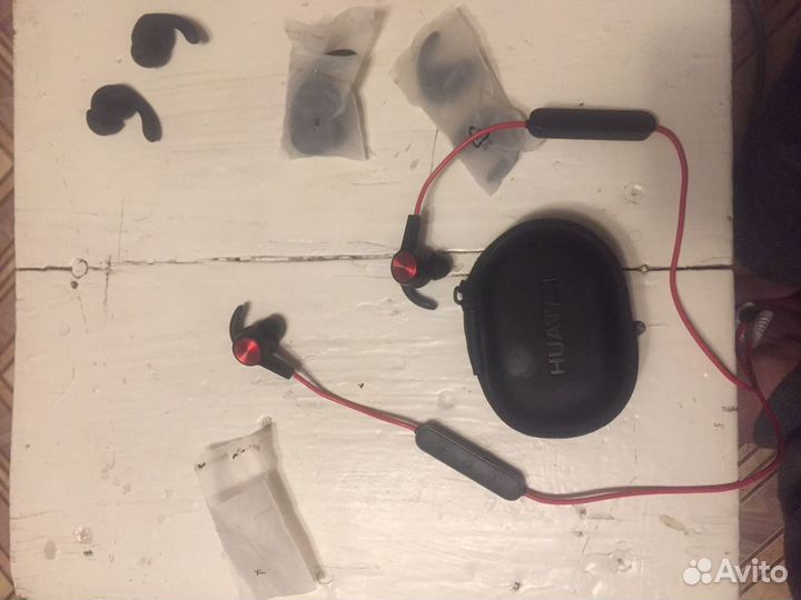Наушники продаю huawel