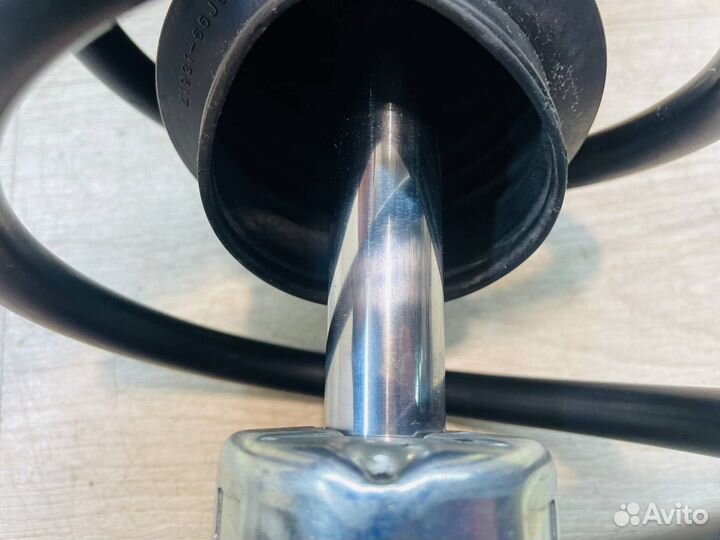 Стойка передняя левая Grand Vitara 05-16