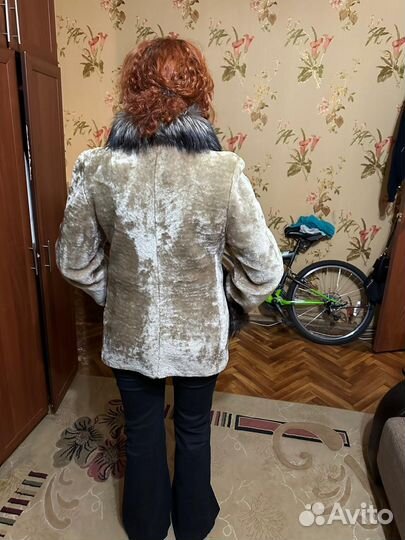 Шуба мутоновая с чернобуркой