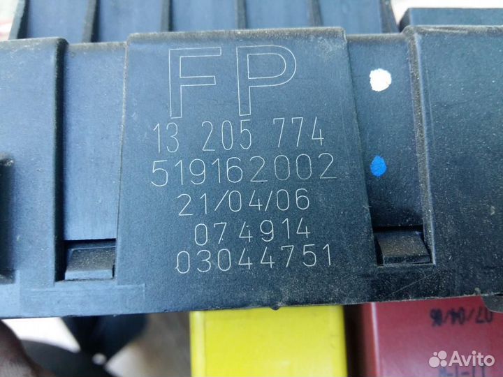 Блок предохранителей салонный Opel Vectra C 2002