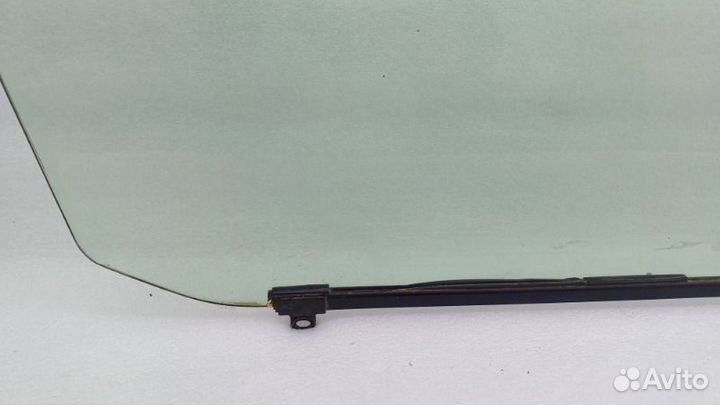 Стекло двери переднее левое Toyota Land Cruiser