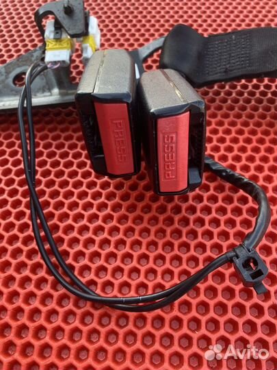 Защелки задних ремней безопасности Citroen c4