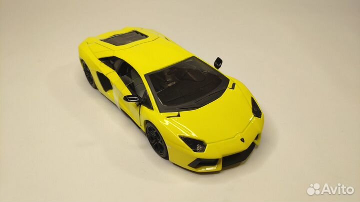 Lamborghini Aventador LP 700-4 Maisto 1:24