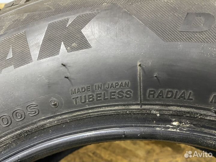 Bridgestone Blizzak DM-V2 215/70 R16