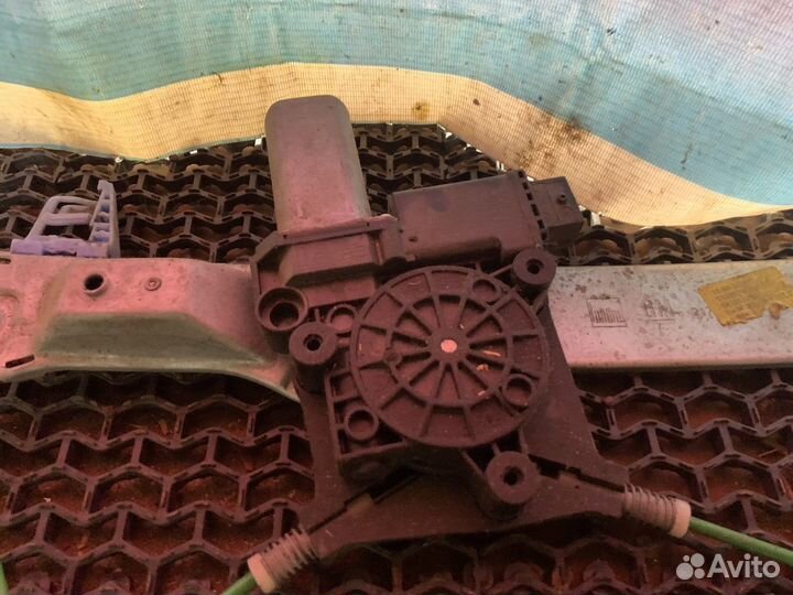 Стеклоподъемник передний левый Opel Corsa