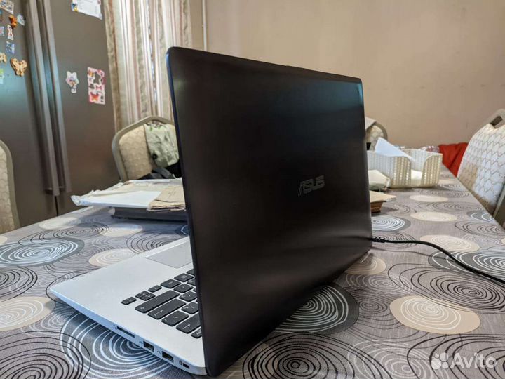Ноутбук asus S301LP I7/8GB RAM 700 GB HDD